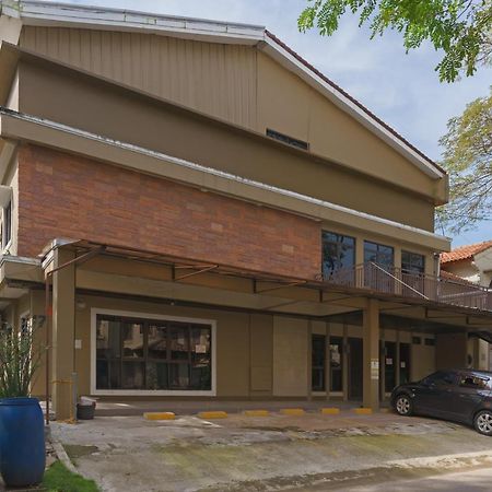 Koolkost Syariah At Taman Simprug Cikarang Hotel Bekasi Buitenkant foto