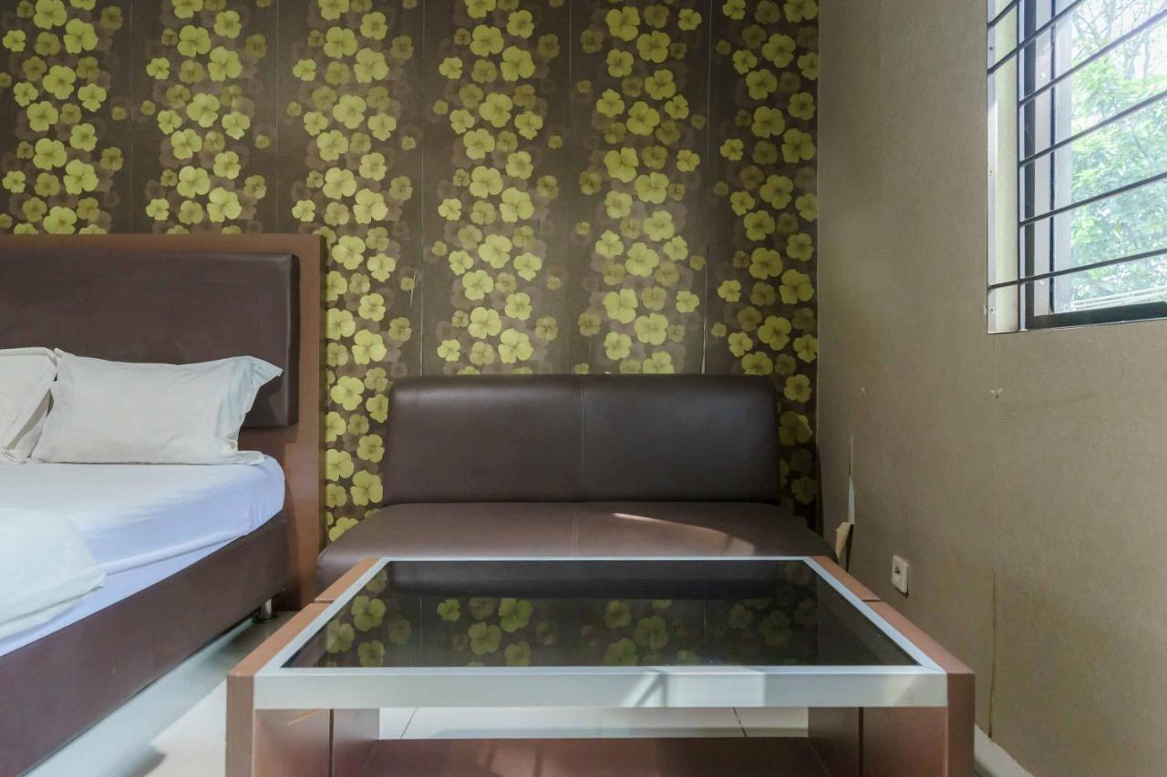 Koolkost Syariah At Taman Simprug Cikarang Hotel Bekasi Buitenkant foto