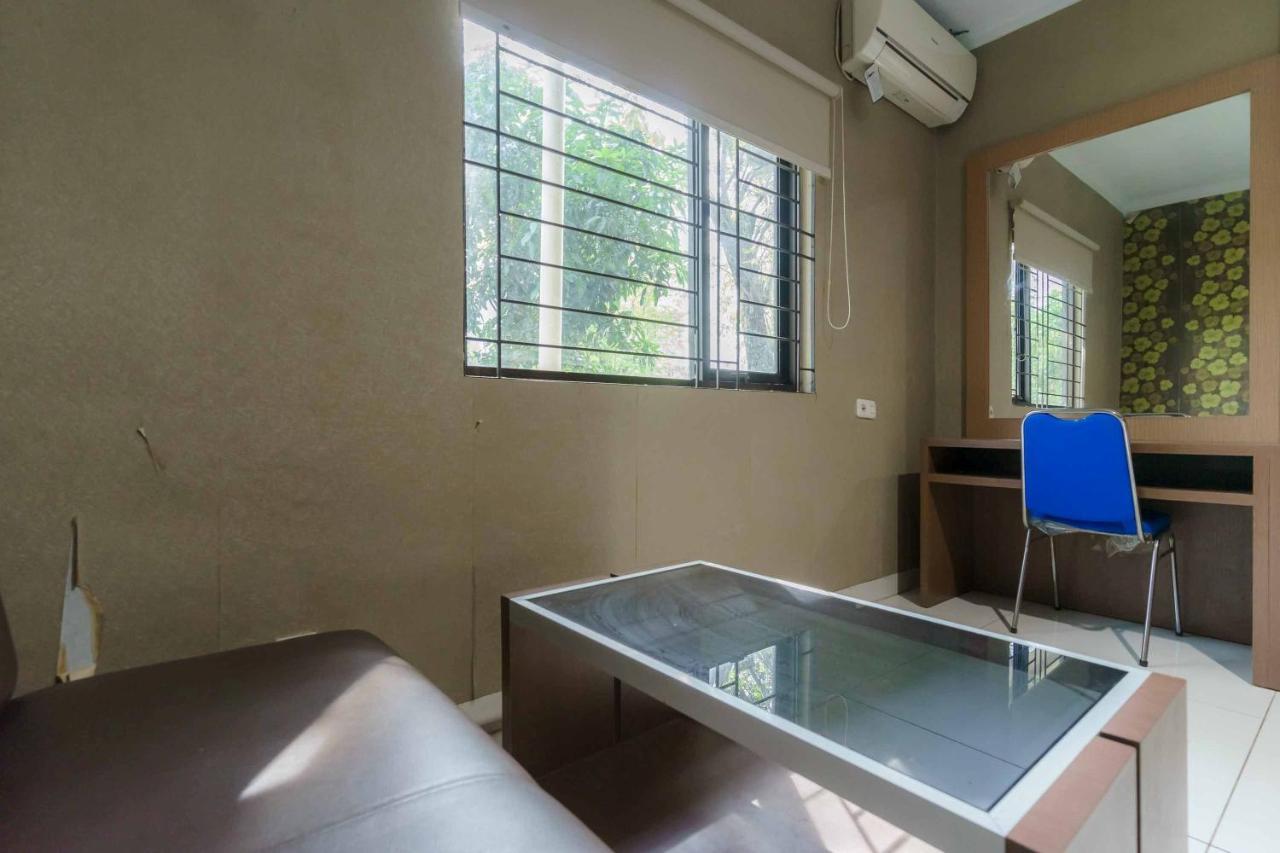 Koolkost Syariah At Taman Simprug Cikarang Hotel Bekasi Buitenkant foto