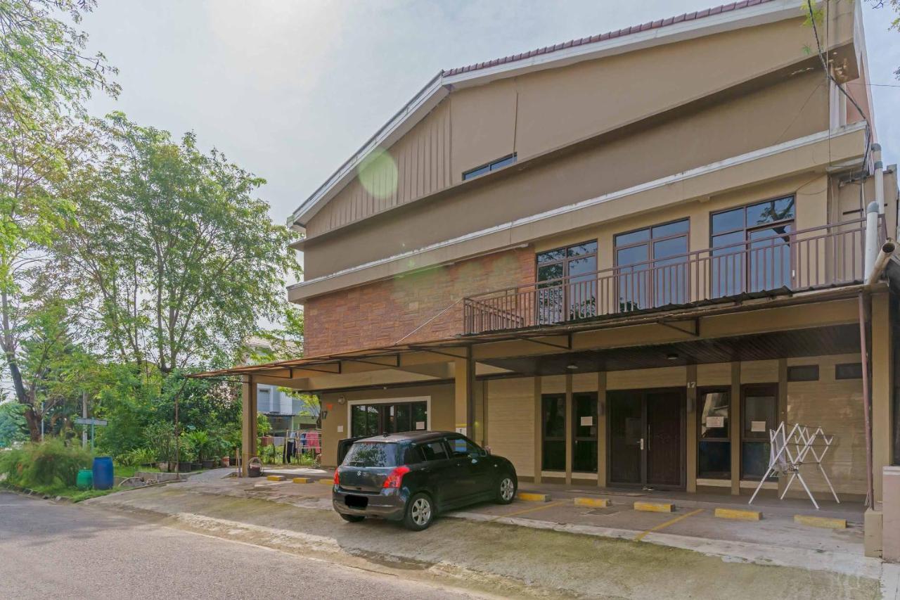 Koolkost Syariah At Taman Simprug Cikarang Hotel Bekasi Buitenkant foto
