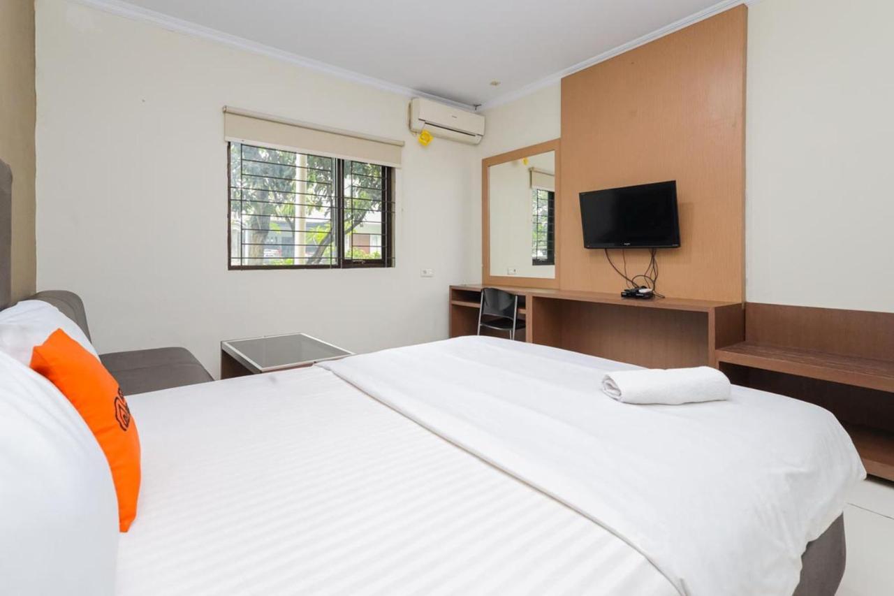 Koolkost Syariah At Taman Simprug Cikarang Hotel Bekasi Buitenkant foto